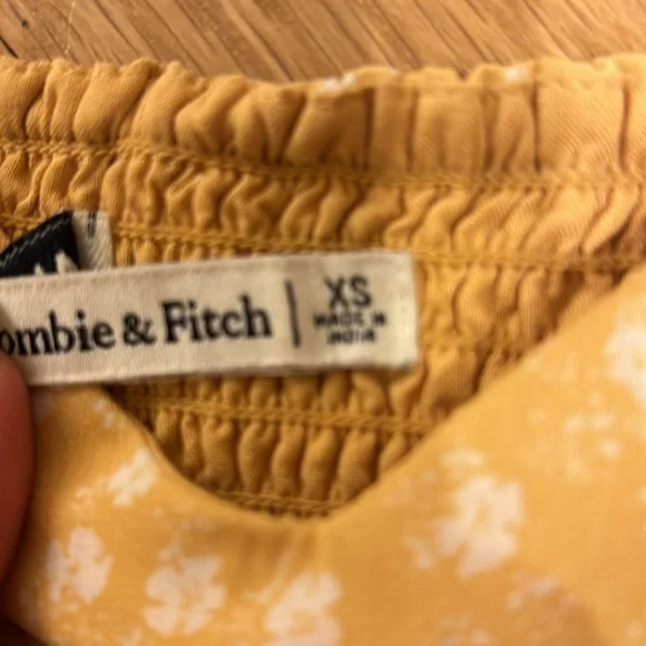 Abercrombie & Fitch Puff Sleeve Sweetheart Corset Top - Picture 3 of 3